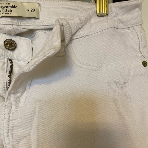 Abercrombie & Fitch distressed white. Capri - Picture 2 of 2